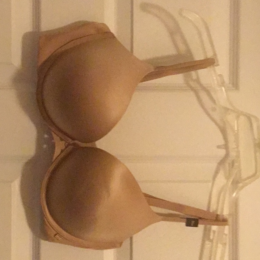 NWT Victoria Secret nude colored bra, 36D